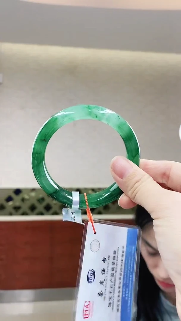 石英质玉（非洲翠）手镯未镶嵌1