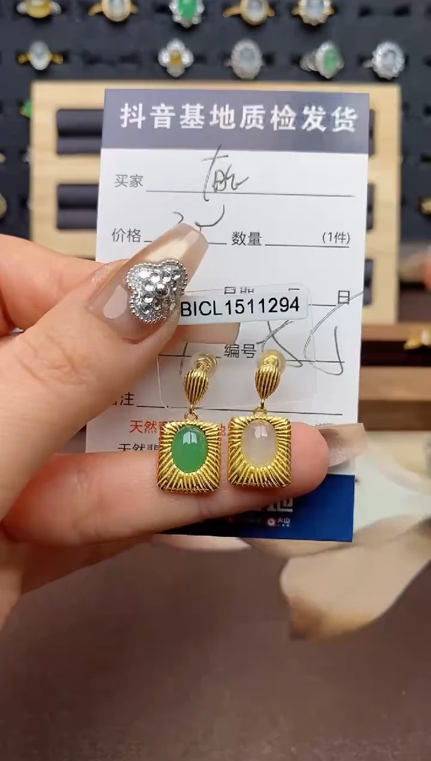 银S925镶嵌翡翠耳饰.