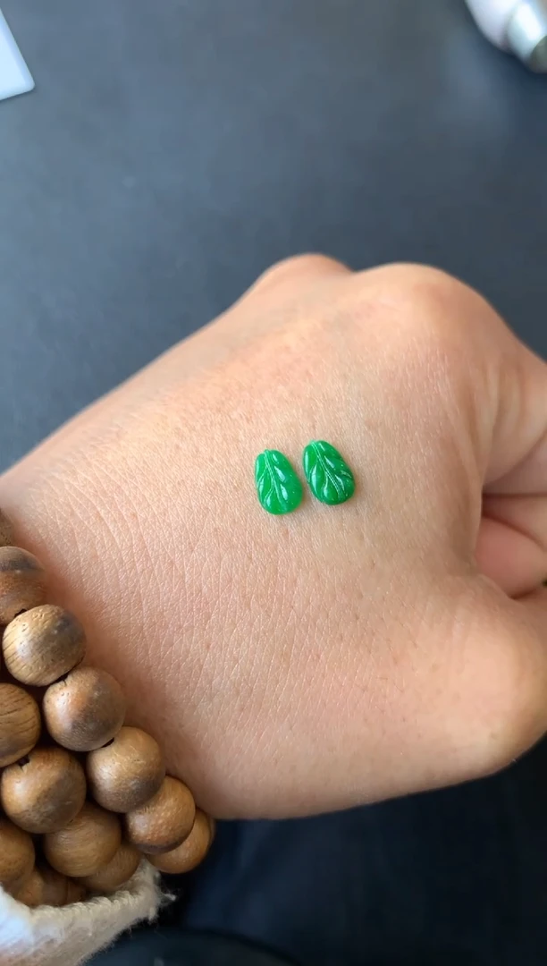 【闪购商品】翡翠颈饰未镶嵌满色绿叶子一刀切800+80