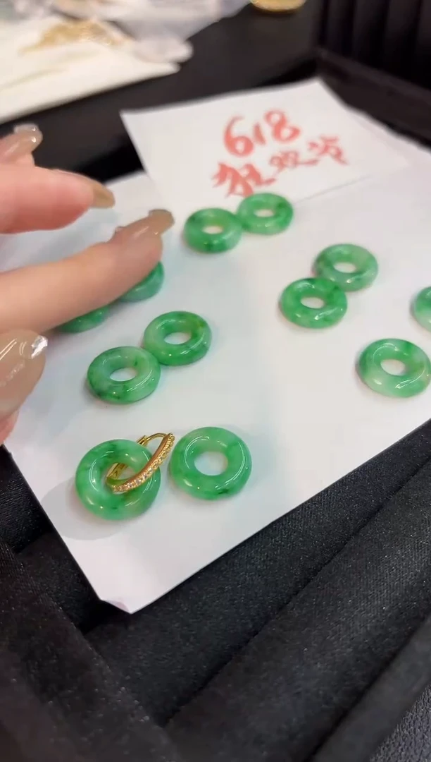 翡翠未镶嵌耳饰 含小耳包/多样性发货/一对