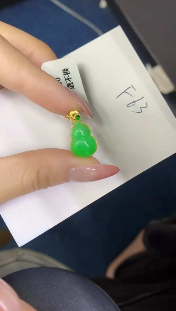 翡翠18K金镶嵌颈饰缅甸天然翡翠A货