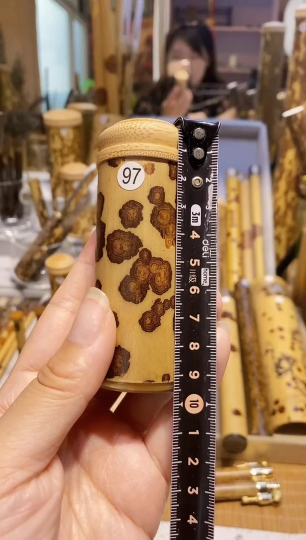 杨*灏老云妃精品小牙签筒一个