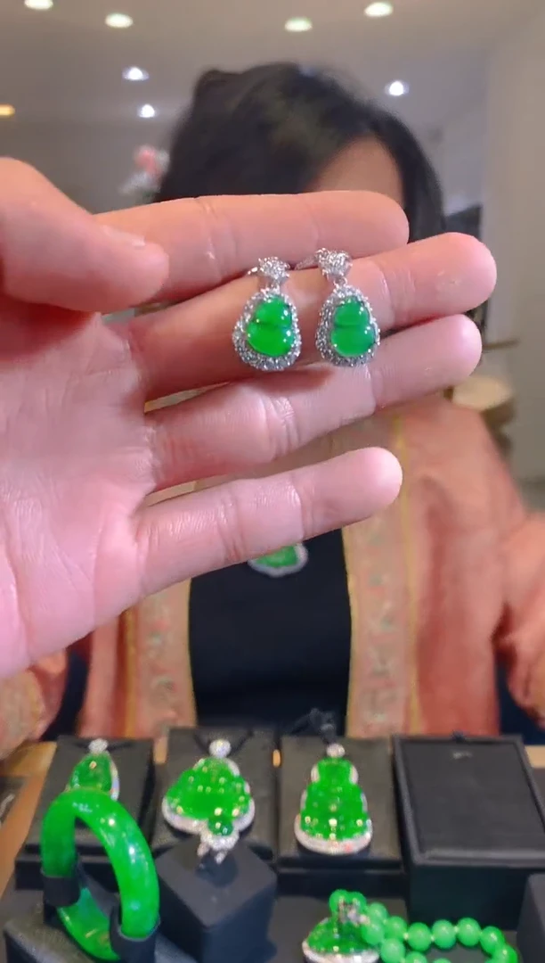 银S925镶嵌翡翠耳饰天然翡翠a货多样性发