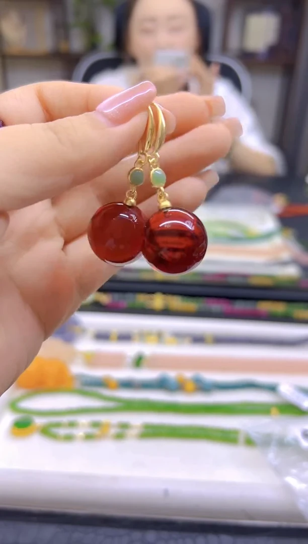 14K金镶嵌血珀耳饰耳饰E706