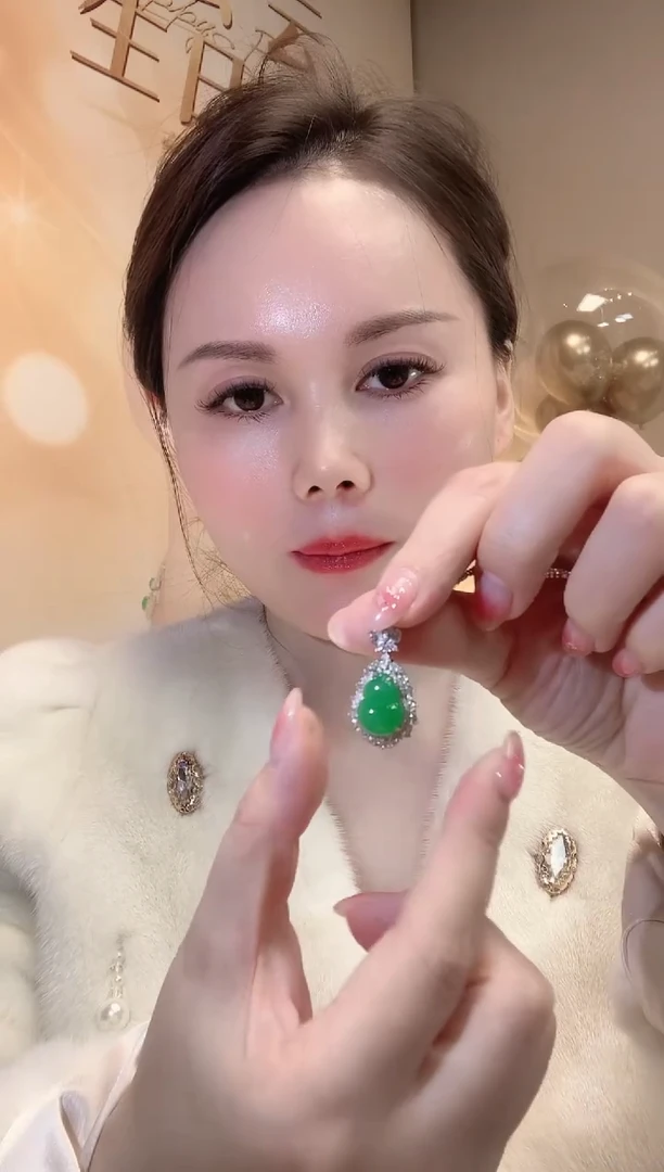 【闪购商品】翡翠吊坠(不含链)18K金镶嵌C26 翡翠