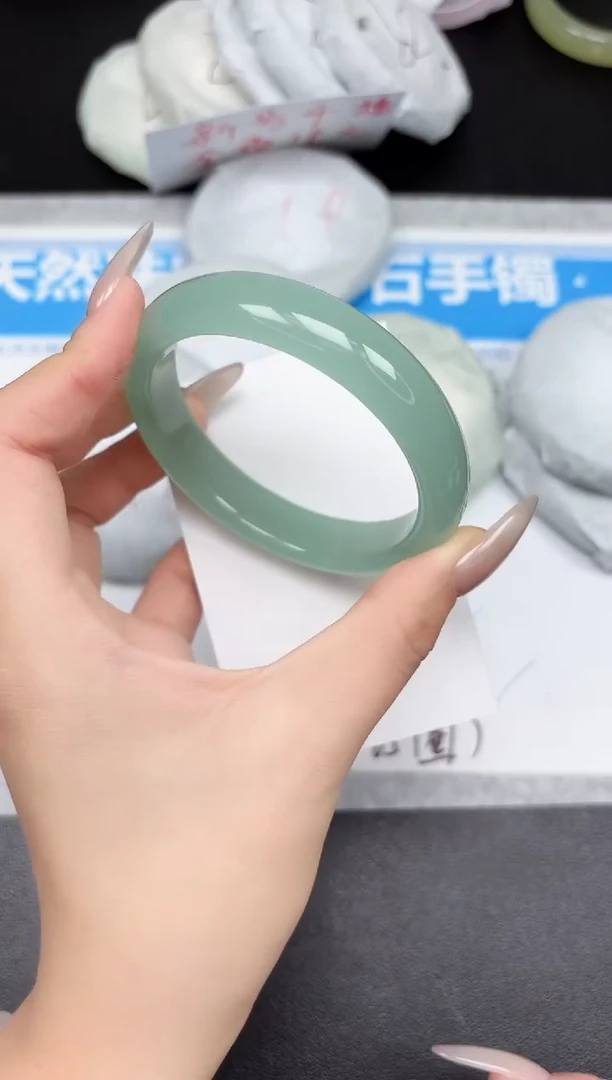 未镶嵌手镯石英质玉68/58.8