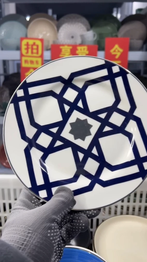 瓷片女***人“拍会员链接，享全场半价”