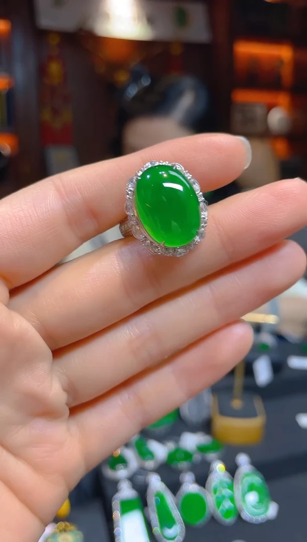【闪购商品】翡翠戒指18K金镶嵌115092-天然A货翡翠蛋面戒指