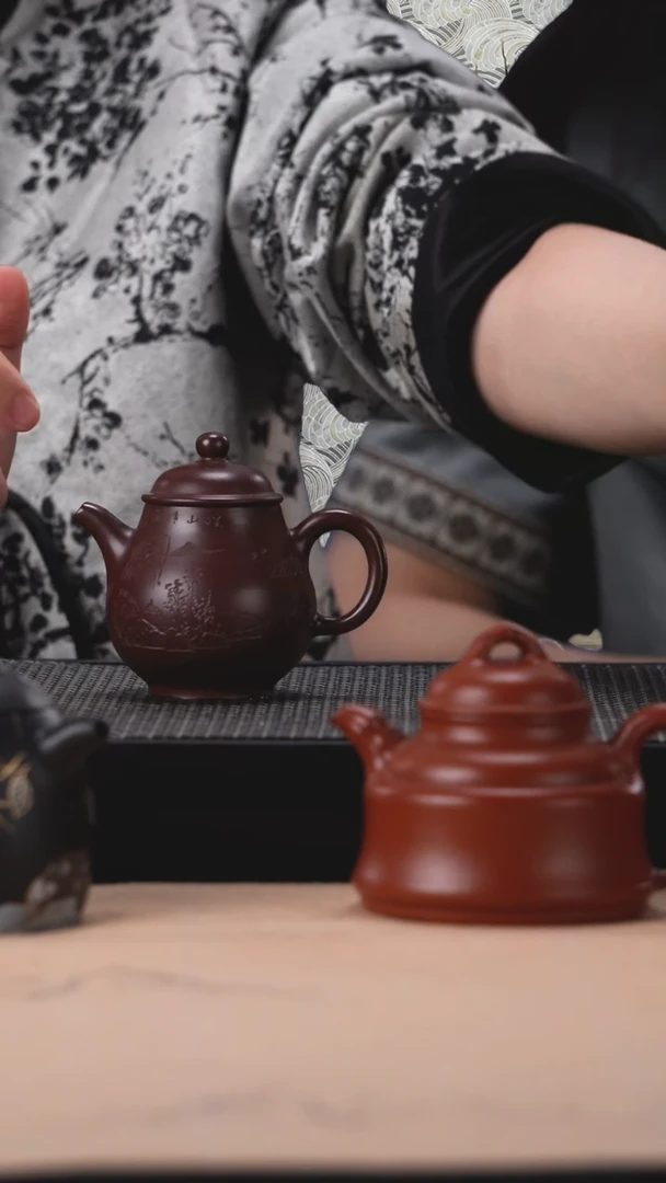 茶壶紫砂紫袍玉砂山水刻绘高潘130cc