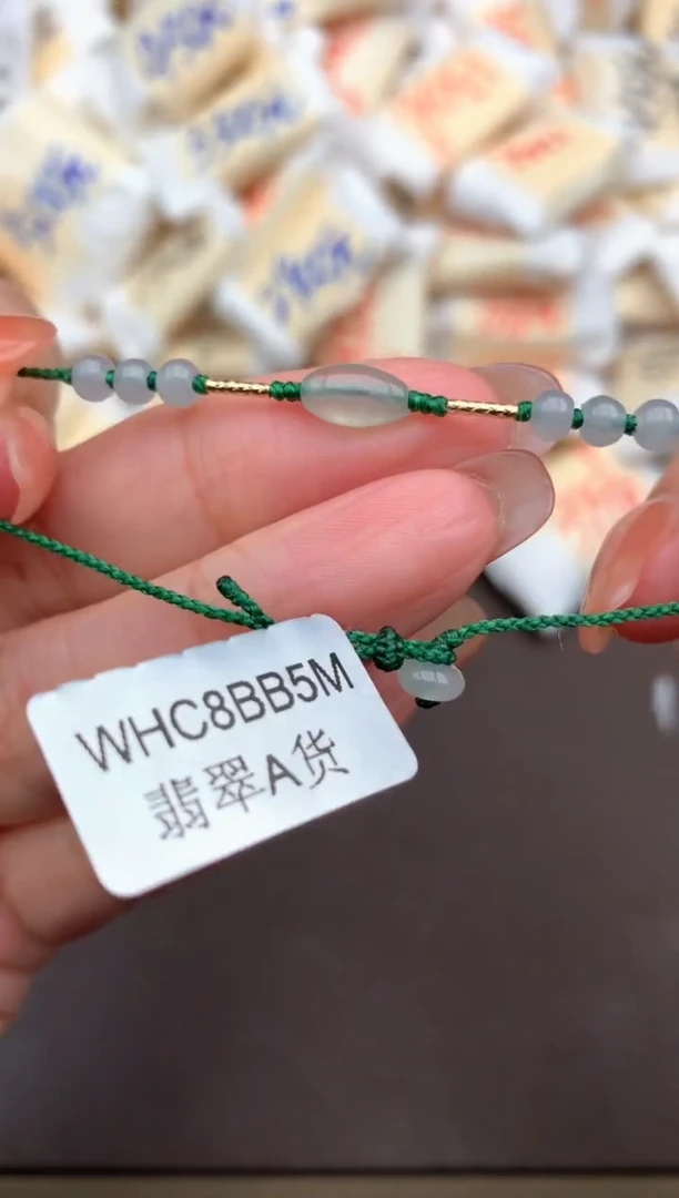 18K金镶嵌挂件翡翠一