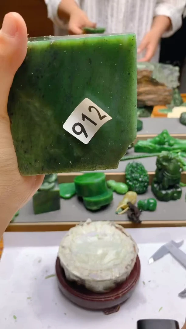 和田玉（碧玉）未镶嵌珠宝半成品912