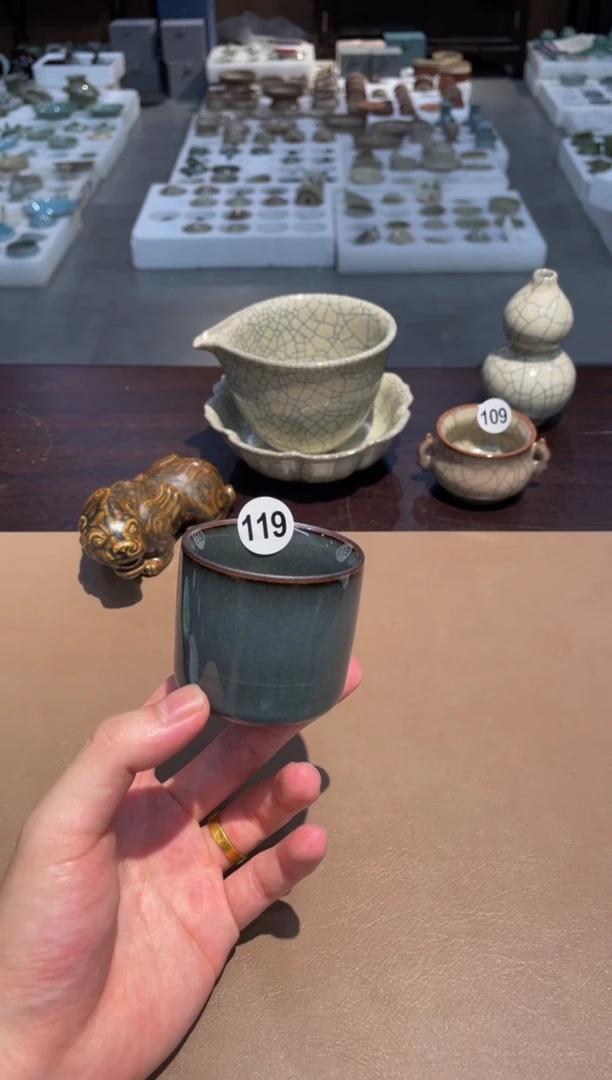 119窑承龙泉青瓷铁胎扳指杯