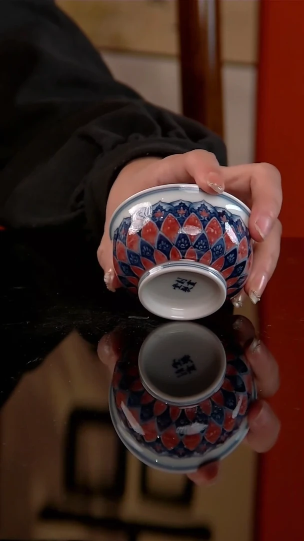 刻画堂青花釉里红曼陀罗炉式杯