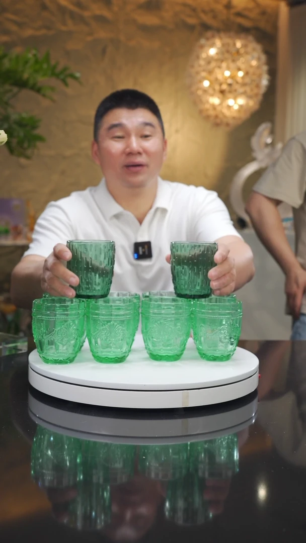 瓷片福利浅绿水杯八只带墨绿一对