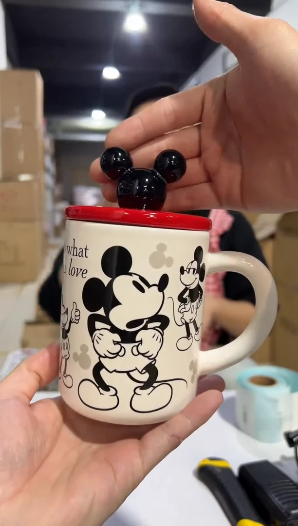 【闪购商品】杯原盒米奇手稿带盖杯