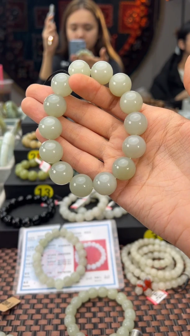 未镶嵌手串和田玉青白玉手串卡16，细度80