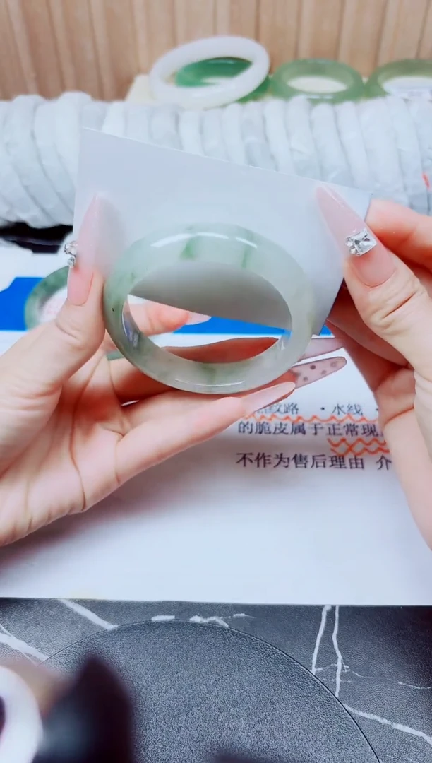 未镶嵌手镯石英质玉79/56.3