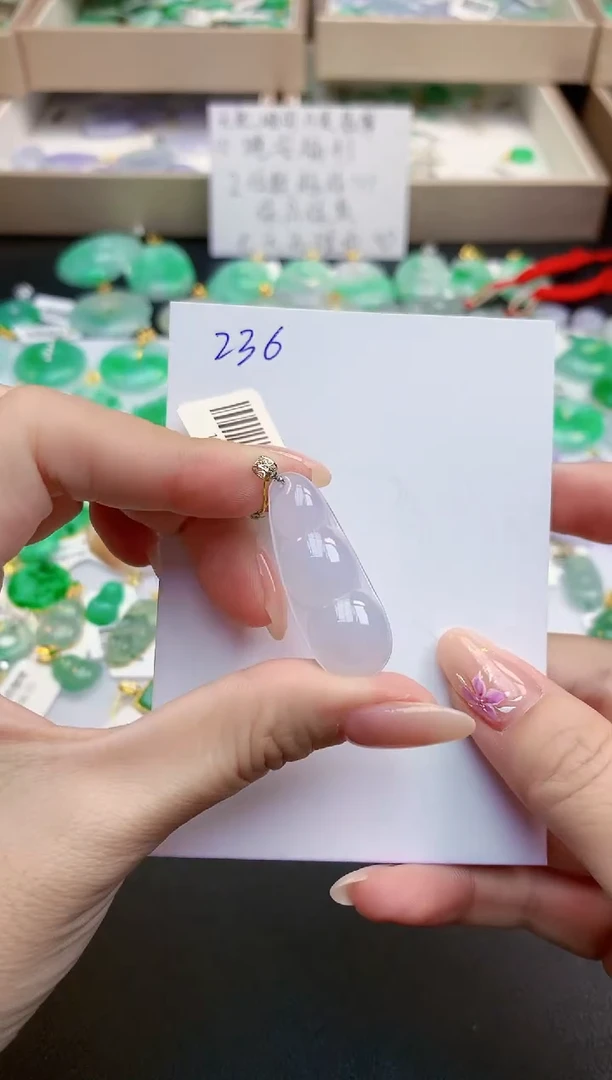 颈饰18K金镶嵌翡翠天然缅甸A货翡翠