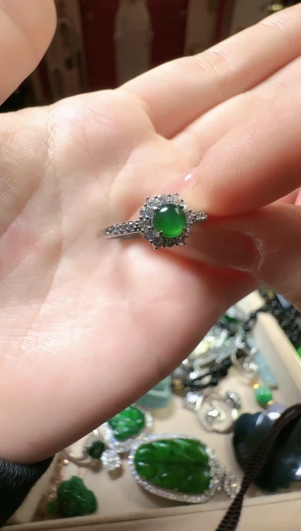 【闪购商品】翡翠吊坠(不含链)未镶嵌翡翠