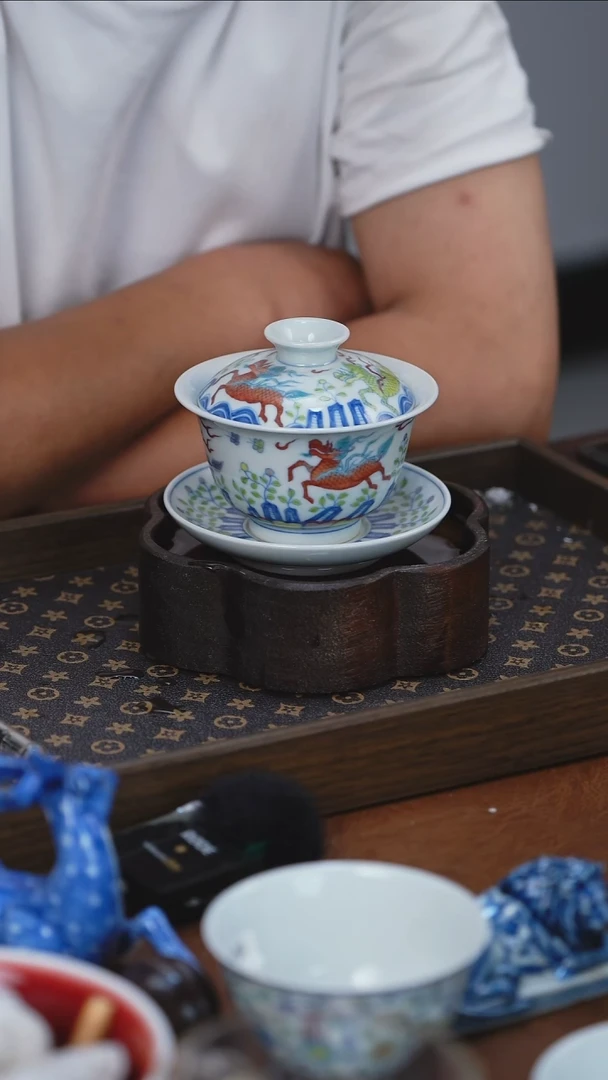 斗彩麒麟三才盖碗