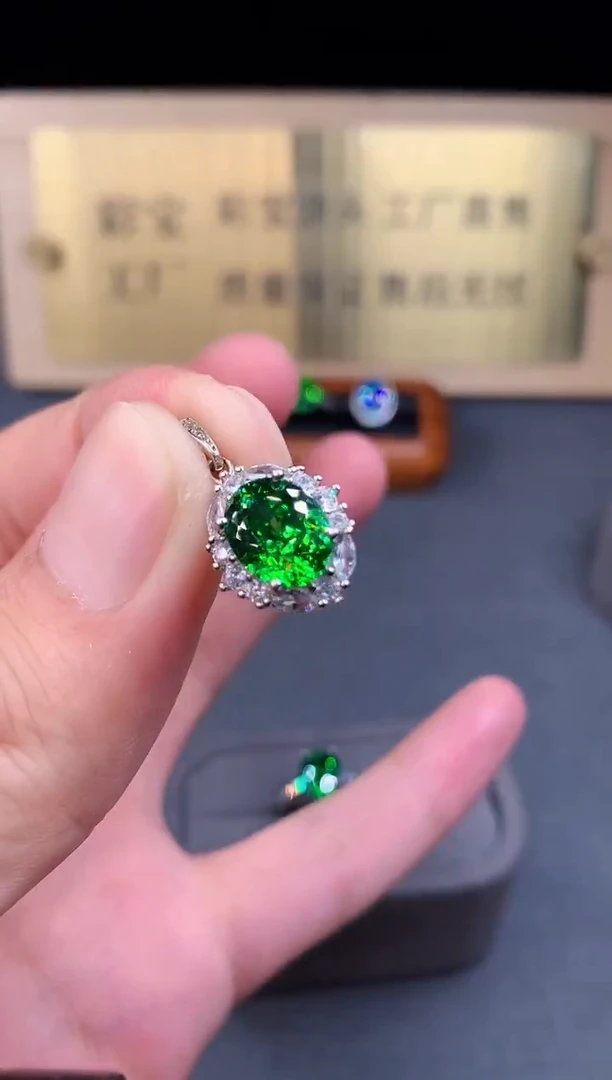 颈饰银S925镶嵌石榴石（沙弗莱）2222