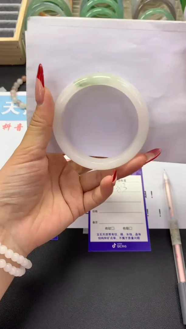 【闪购商品】石英质玉手镯未镶嵌v83