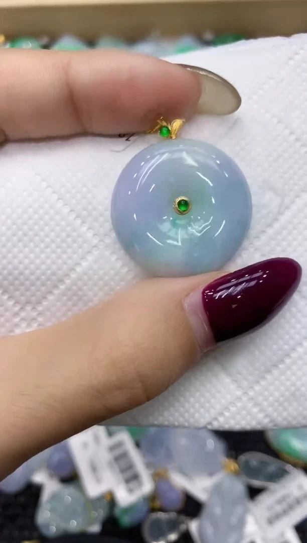 翡翠18K金镶嵌颈饰111111111111