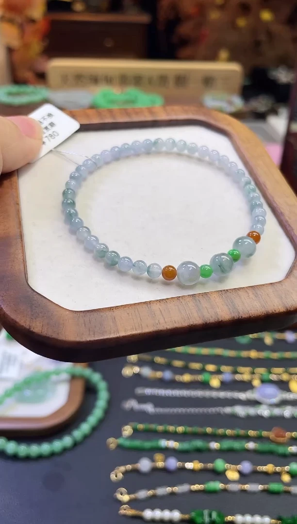 颈饰未镶嵌翡翠手串