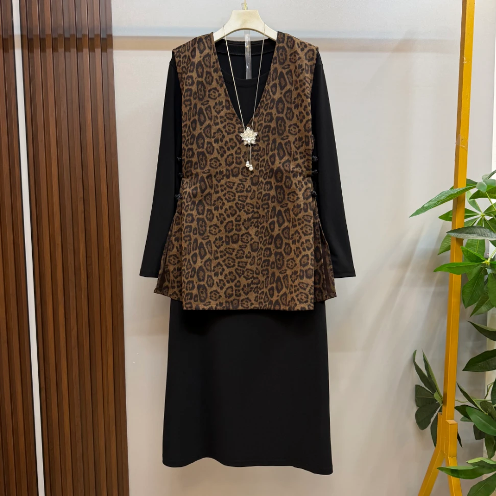 早秋新款时尚洋气复古盘扣百搭豹纹马甲十打底裙两件套套装