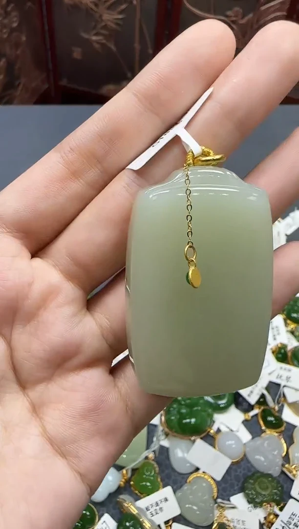 和田玉18K金镶嵌挂件1