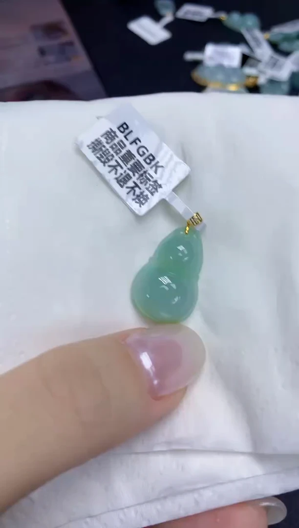 翡翠18K金镶嵌颈饰天然缅甸翡翠A货