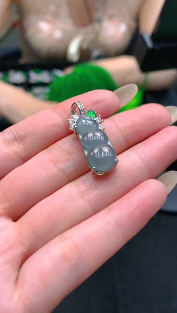 翡翠未镶嵌颈饰天然A货翡翠