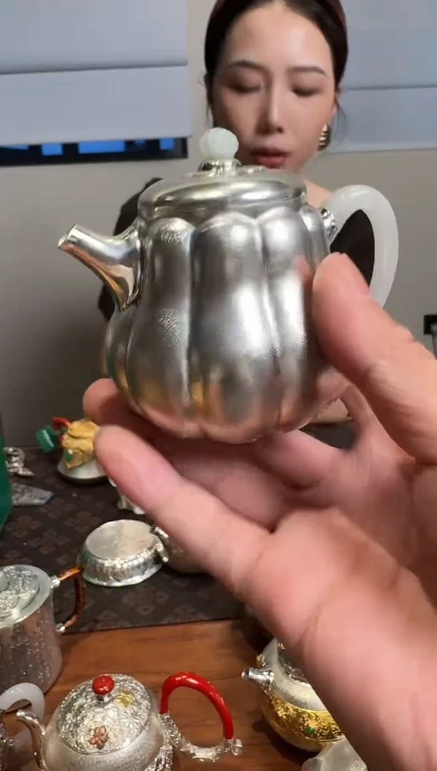 -大**?寸发标 手作錾刻福禄祥瓜壶