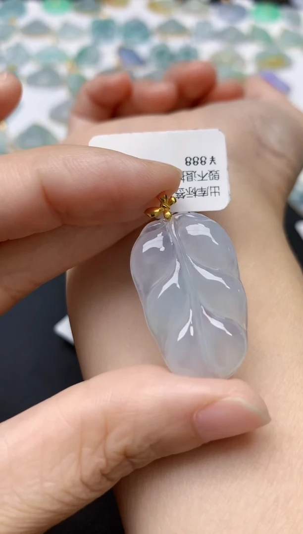 翡翠18K金镶嵌颈饰天然缅甸A货翡翠