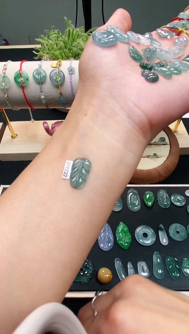 翡翠裸石翡翠叶子