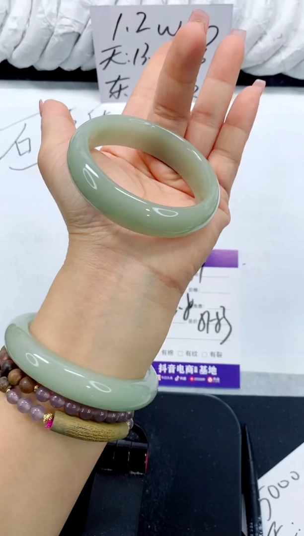 未镶嵌手镯石英质玉81-52.8