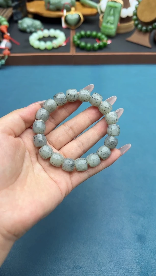 未镶嵌和田玉挂件qh12