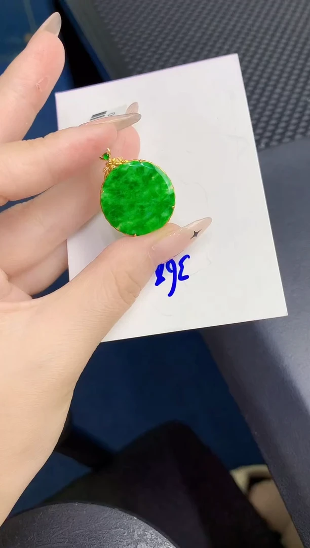 颈饰18K金镶嵌翡翠缅甸天然翡翠A货