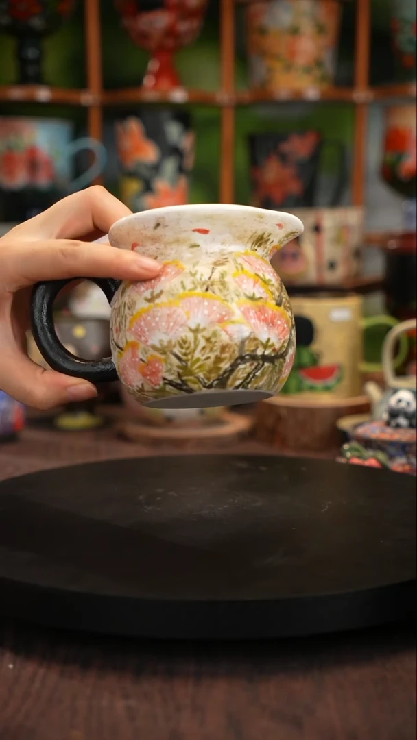 釉下手绘陶瓷杯子