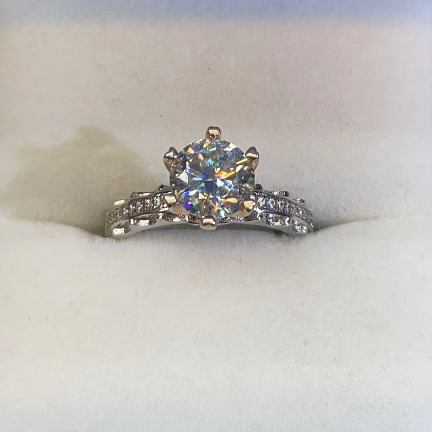 【Vivia】甄选 记忆齿轮戒指2.0CT
