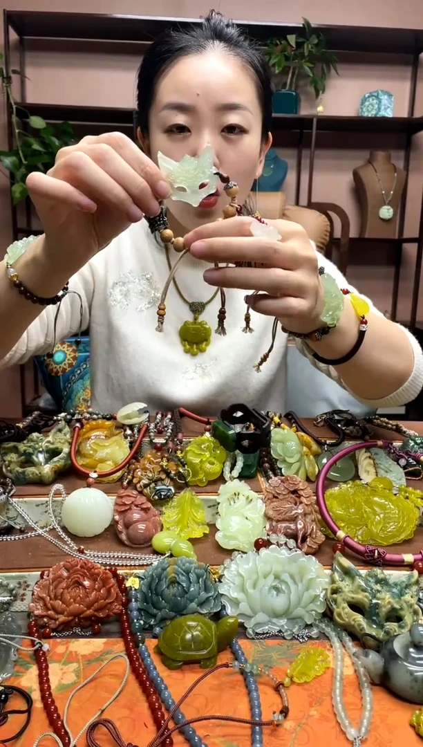 未镶嵌岫玉吊坠多样性发货发其中之一