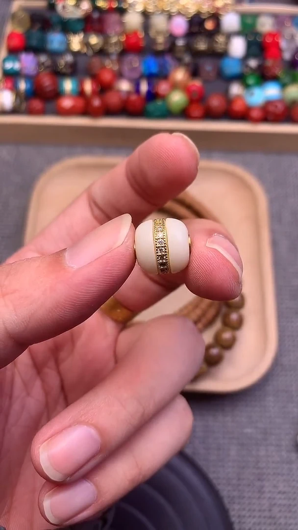 颈饰琉璃奶白色汉堡珠卡12mm 单个发