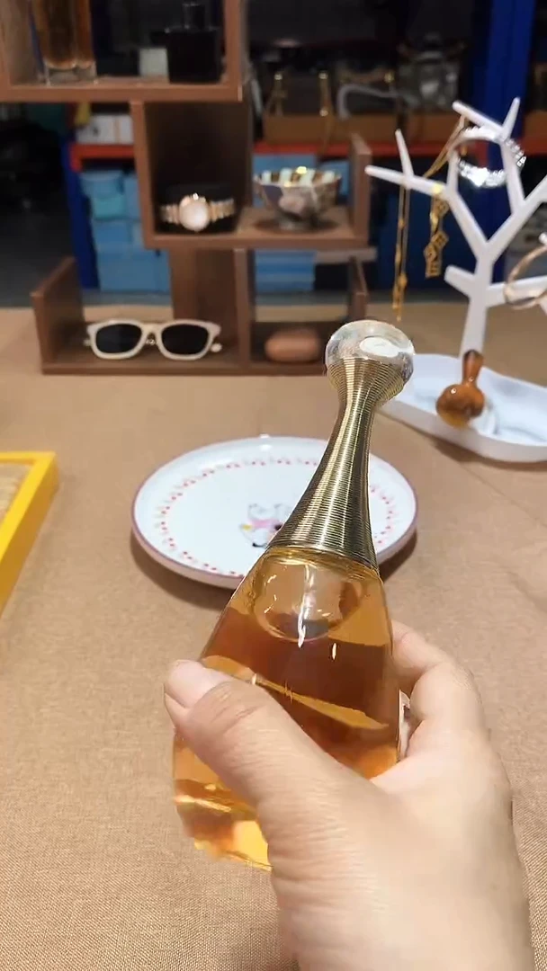 瓷片碗碟好物一件不留@@1