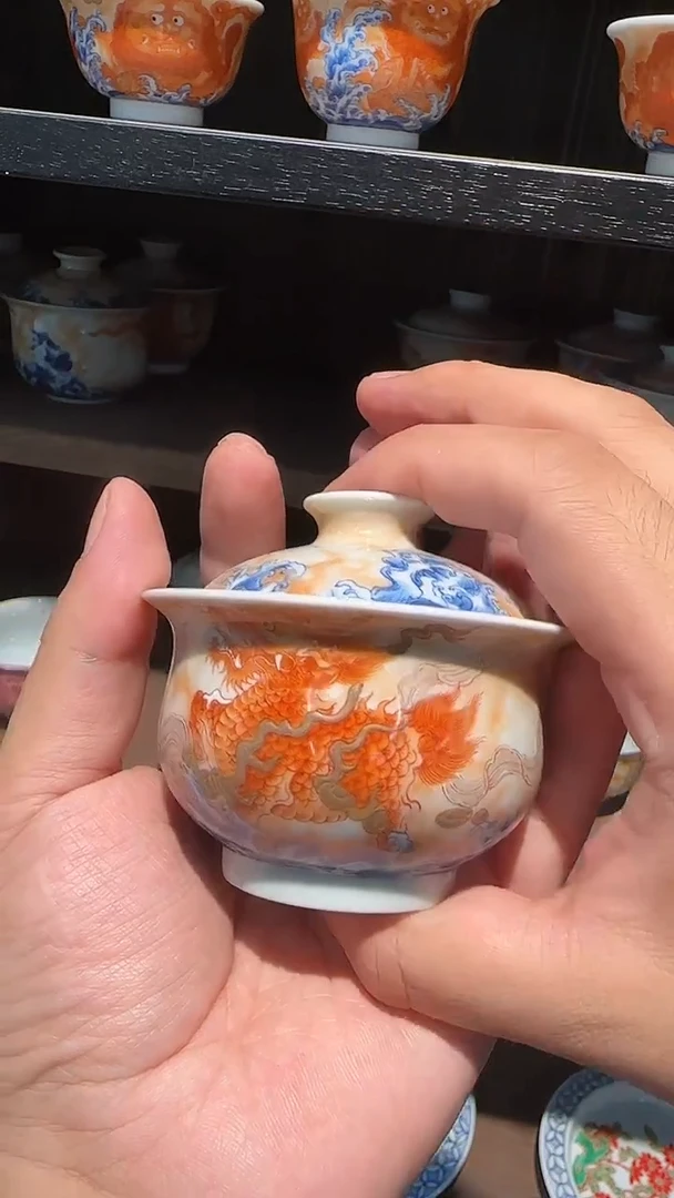 【初谨】青花矾红麒麟布袋盖碗