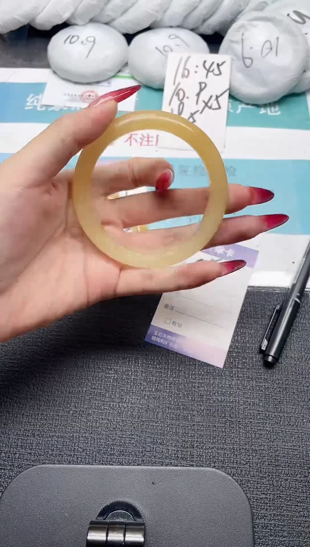 未镶嵌手镯石英质玉252-62