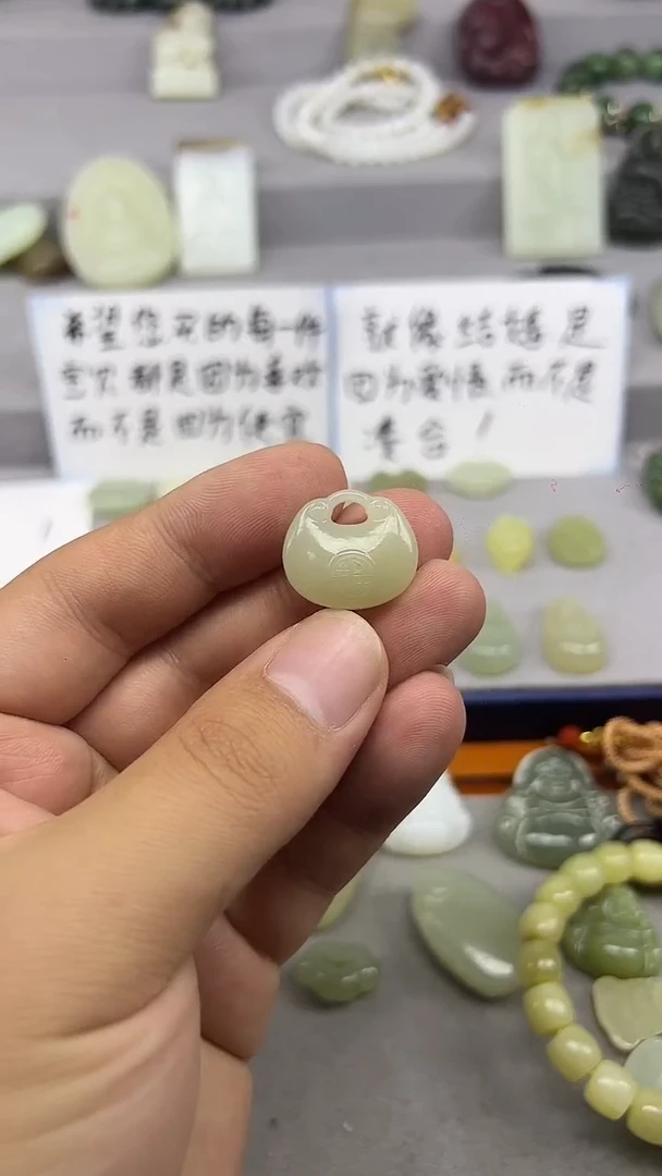 和田玉未镶嵌颈饰和田玉 未镶嵌 颈饰