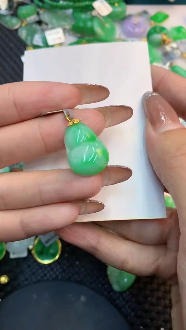 颈饰18K金镶嵌翡翠1