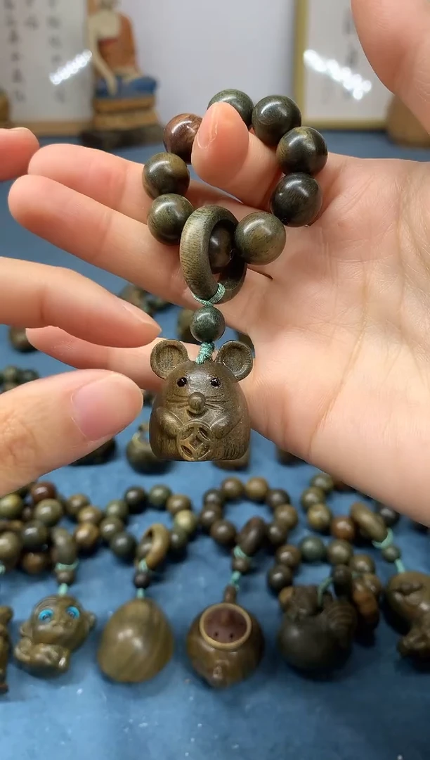 【闪购商品】维腊木（绿檀）把件鼠来宝 盘玩件