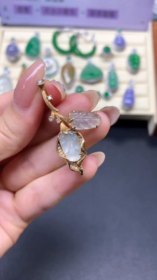 【闪购商品】翡翠吊坠(不含链)18K金镶嵌吊坠胸针|2400+240