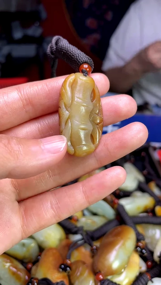 和田玉未镶嵌颈饰1